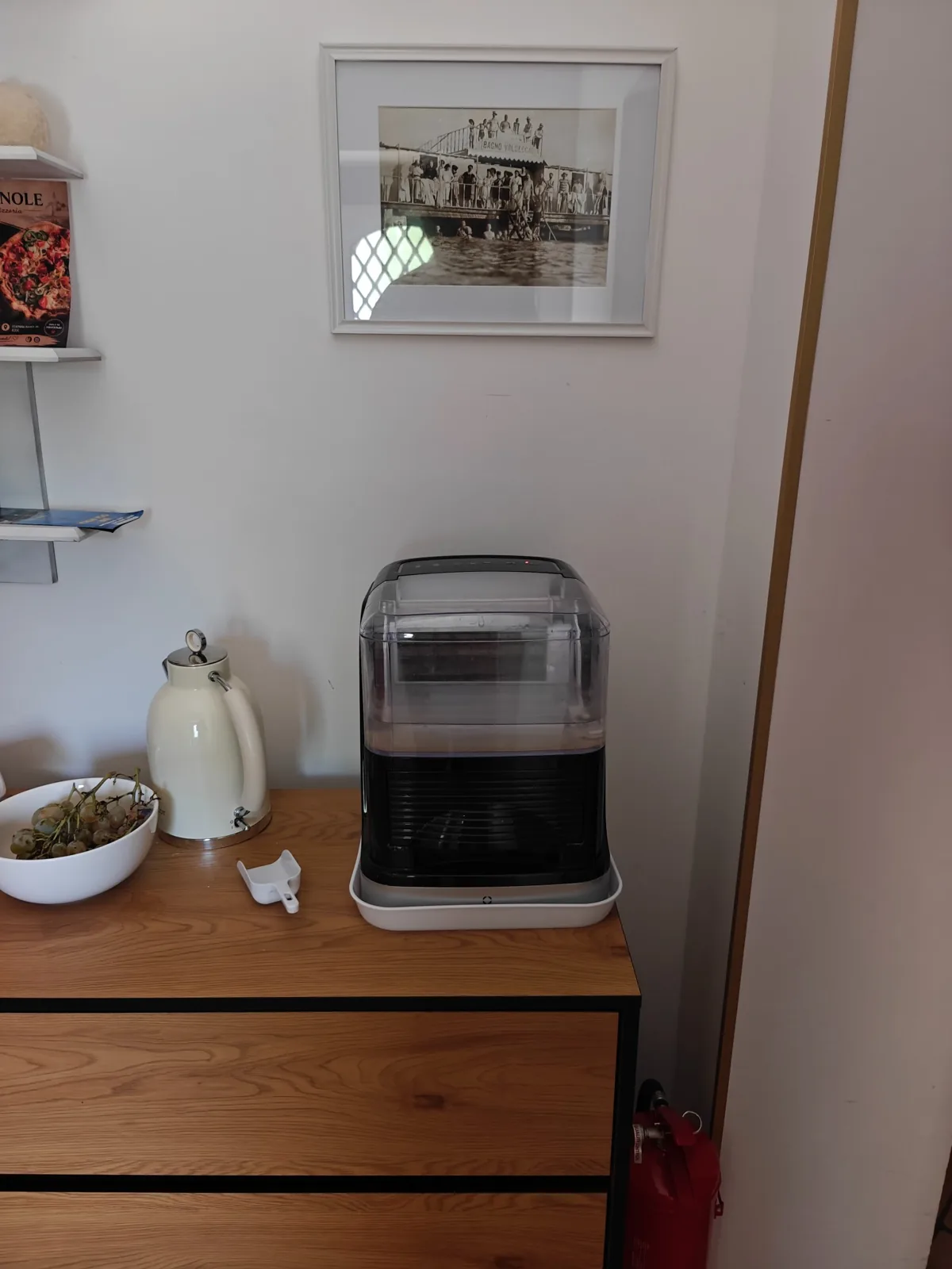 Ice maker in the shared foyer at Casa Valsecca in Krk