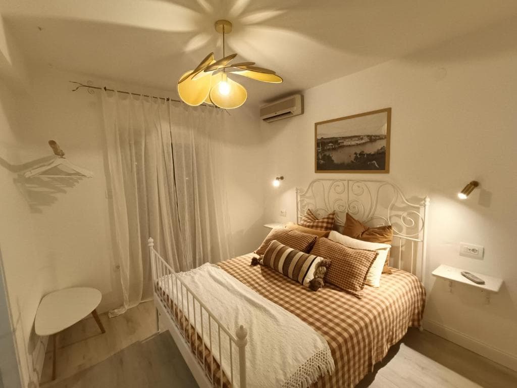 Deluxe Studio Apartment with Hot Tub photo 1