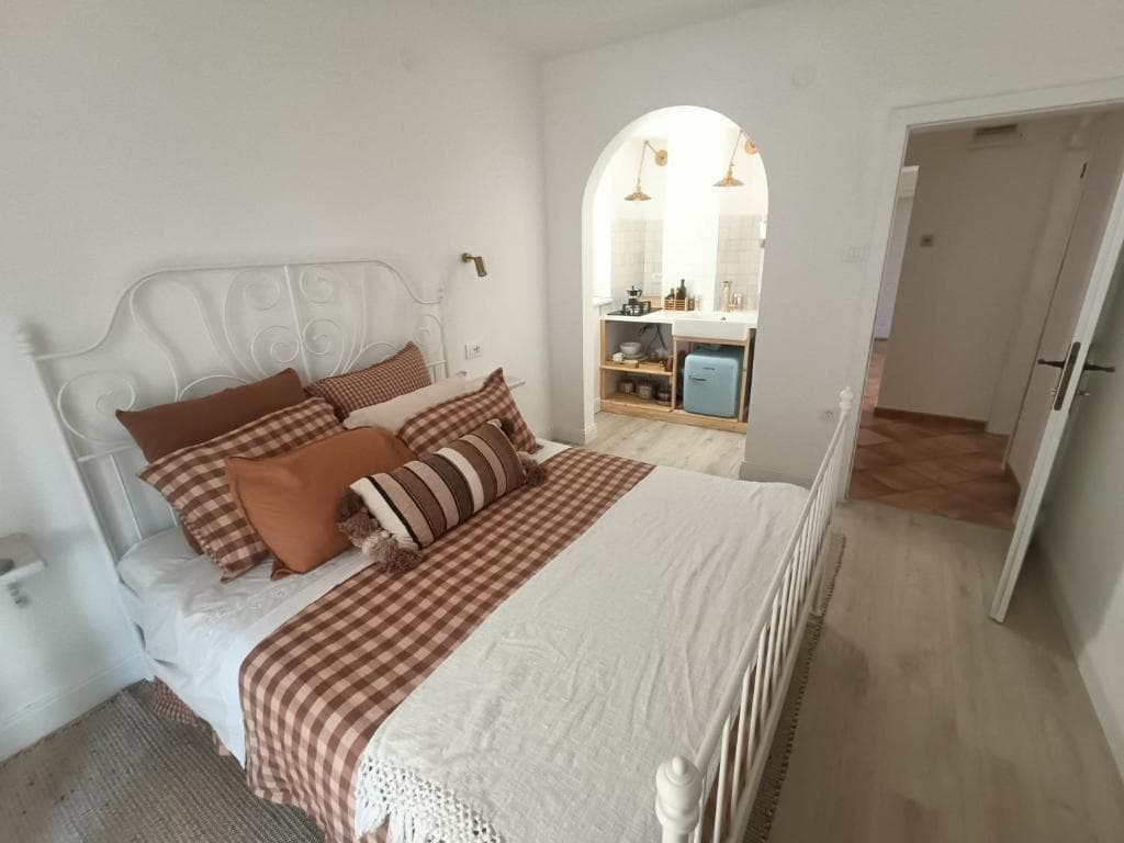 Deluxe Studio Apartment with Hot Tub photo 3