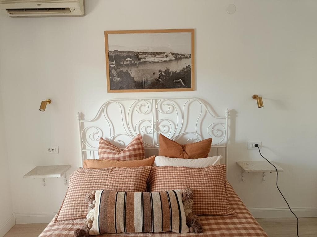 Deluxe Studio Apartment with Hot Tub photo 5