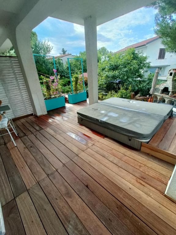 Deluxe Studio Apartment with Hot Tub photo 6