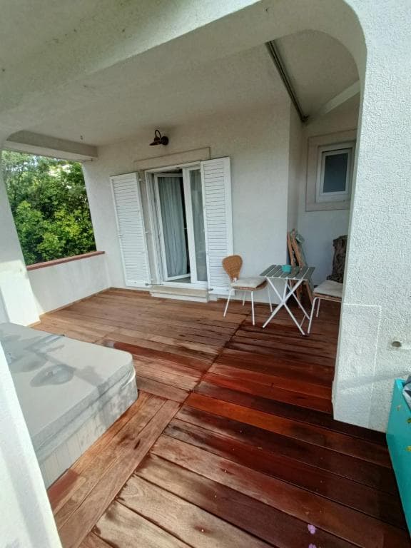 Deluxe Studio Apartment with Hot Tub photo 7