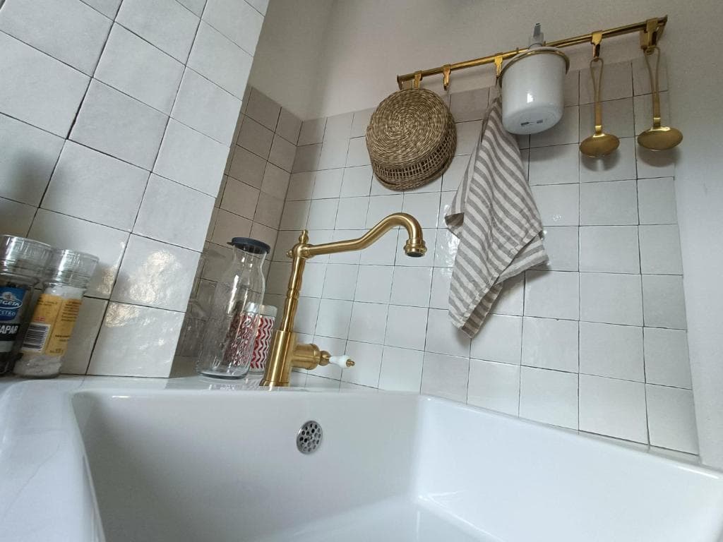 Deluxe Studio Apartment with Hot Tub photo 9