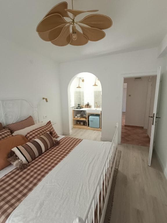 Deluxe Studio Apartment with Hot Tub photo 13