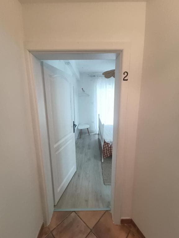 Deluxe Studio Apartment with Hot Tub photo 14