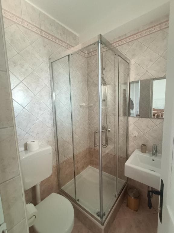 Deluxe Studio Apartment with Hot Tub photo 15