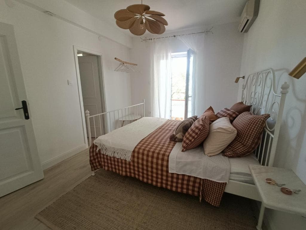 Deluxe Studio Apartment with Hot Tub photo 18